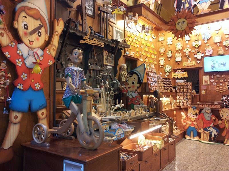חנות צעצועי עץ 